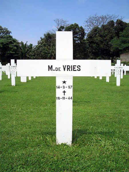 Click for photo in separate window matthias_de_vries__1897-1944_.jpg