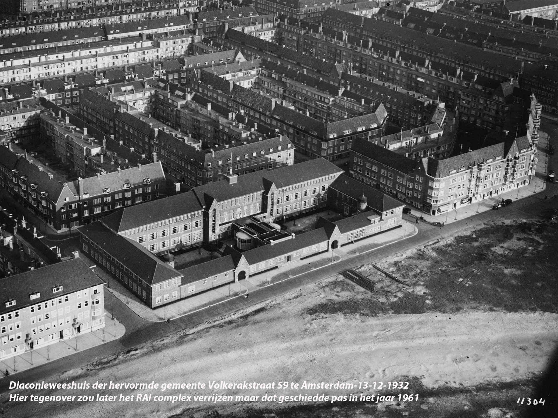 Click for photo in separate window diaconieweeshuis_der_hervormde_gemeente_volkerakstraat_59_te_amsterdam-13-12-1932.jpg