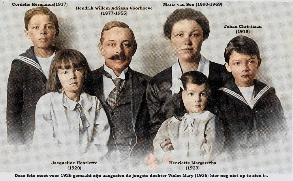 Click for photo in separate window familie_h.w.a.voorhoeve-_van_son_1925.jpg