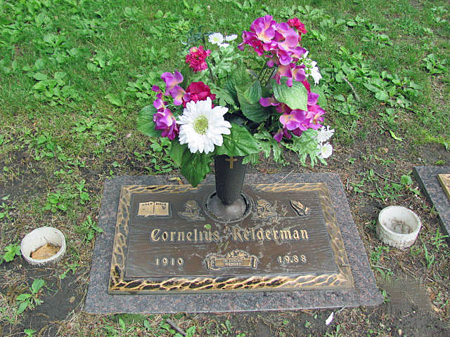 Click for photo in separate window cornelius_kelderman_riverside_cementery.jpg