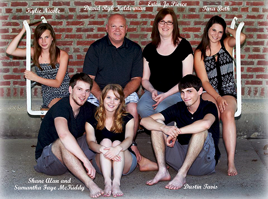 Click for photo in separate window david_kelderman_family.jpg