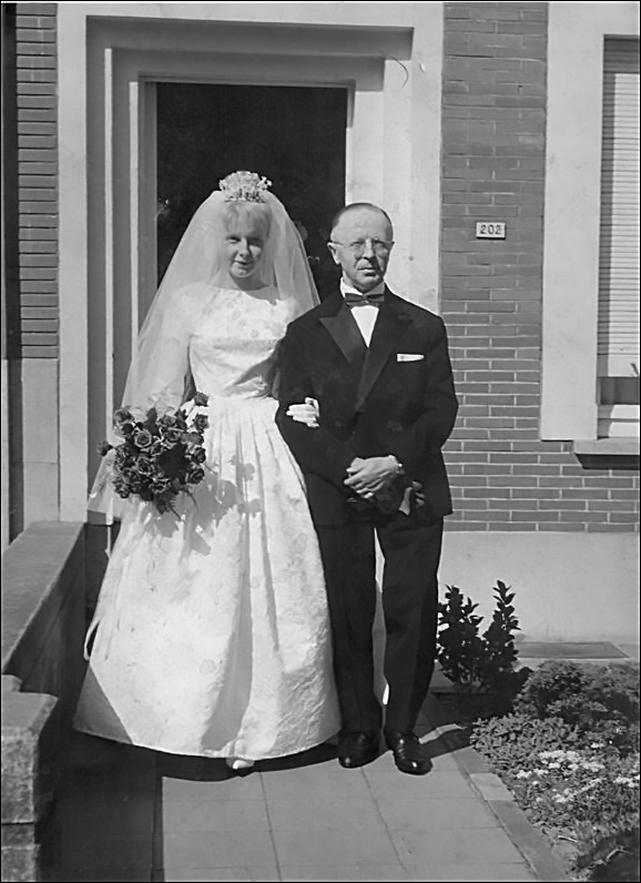 Click for photo in separate window huwelijksdag_rosa_agnes_cyrilla_misschaert.jpg