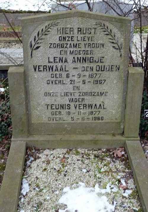 Klik voor foto in apart venster teunis_verwaal__1877-1968__en_lena_annigje_den_ouden__1877-1967_.jpg