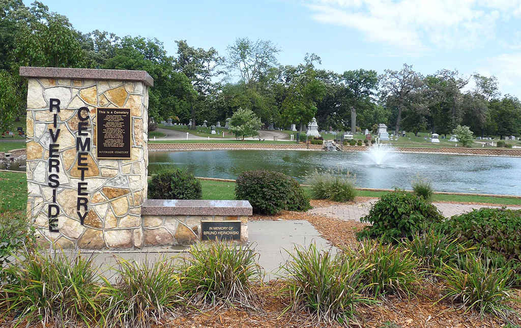 riverside_cemetery.jpg