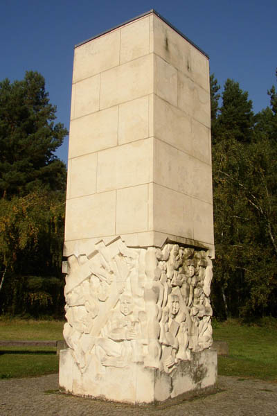 Klik voor foto in apart venster concentratiekamp_langenstein-zwieberge.jpg