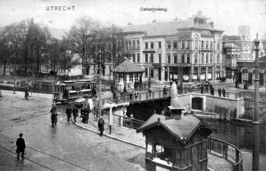 Klik voor foto in apart venster utrecht_catharijnenbrug_ca1930..jpg