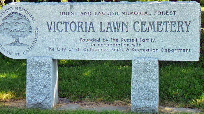 Klik voor foto in apart venster victoria_lawn_cemetery.jpg