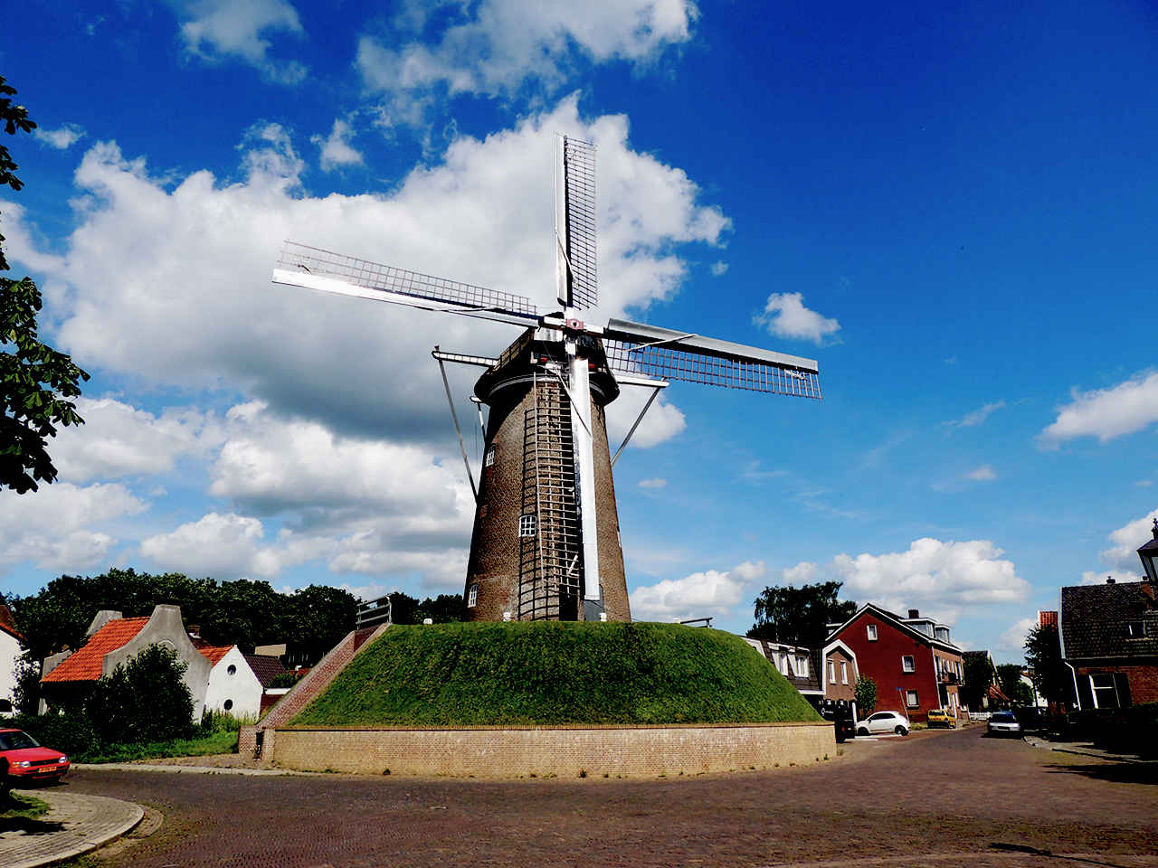 Klik voor foto in apart venster molen_maallust_te_amerongen.jpg