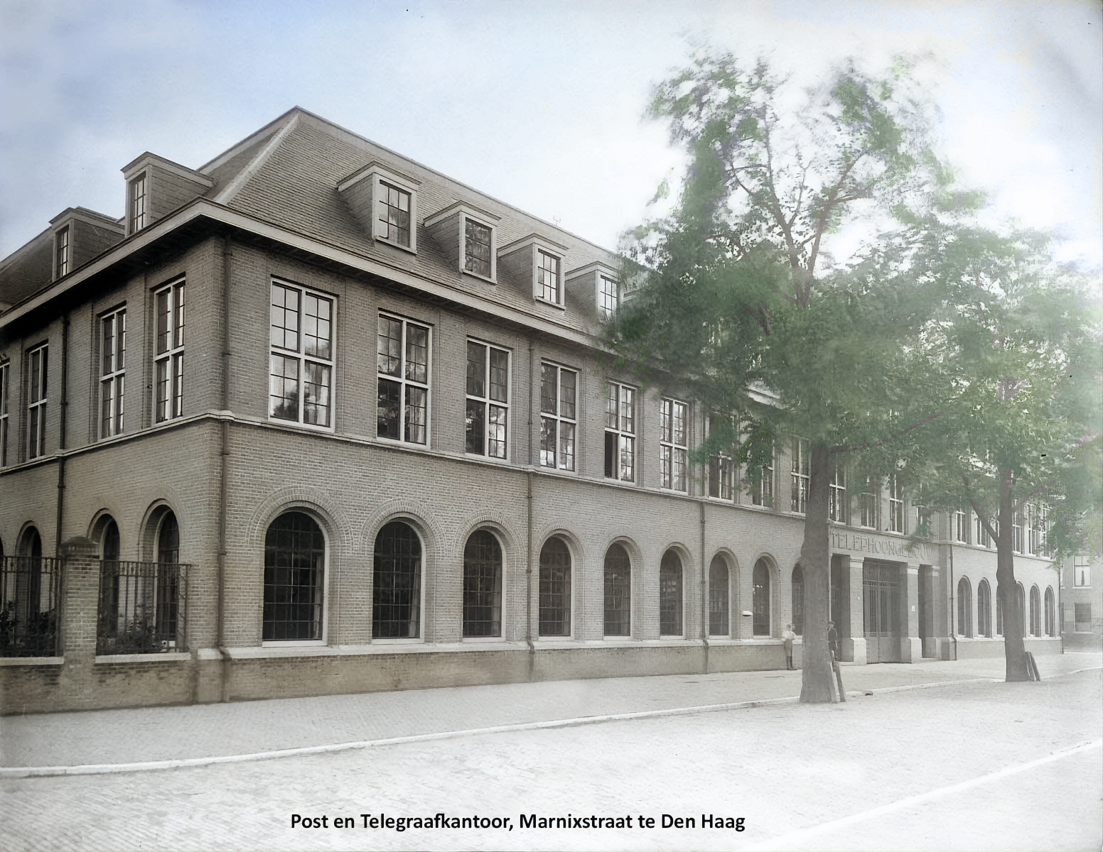 Klik voor foto in apart venster telefoongebouw-marnixstraat-001.jpg