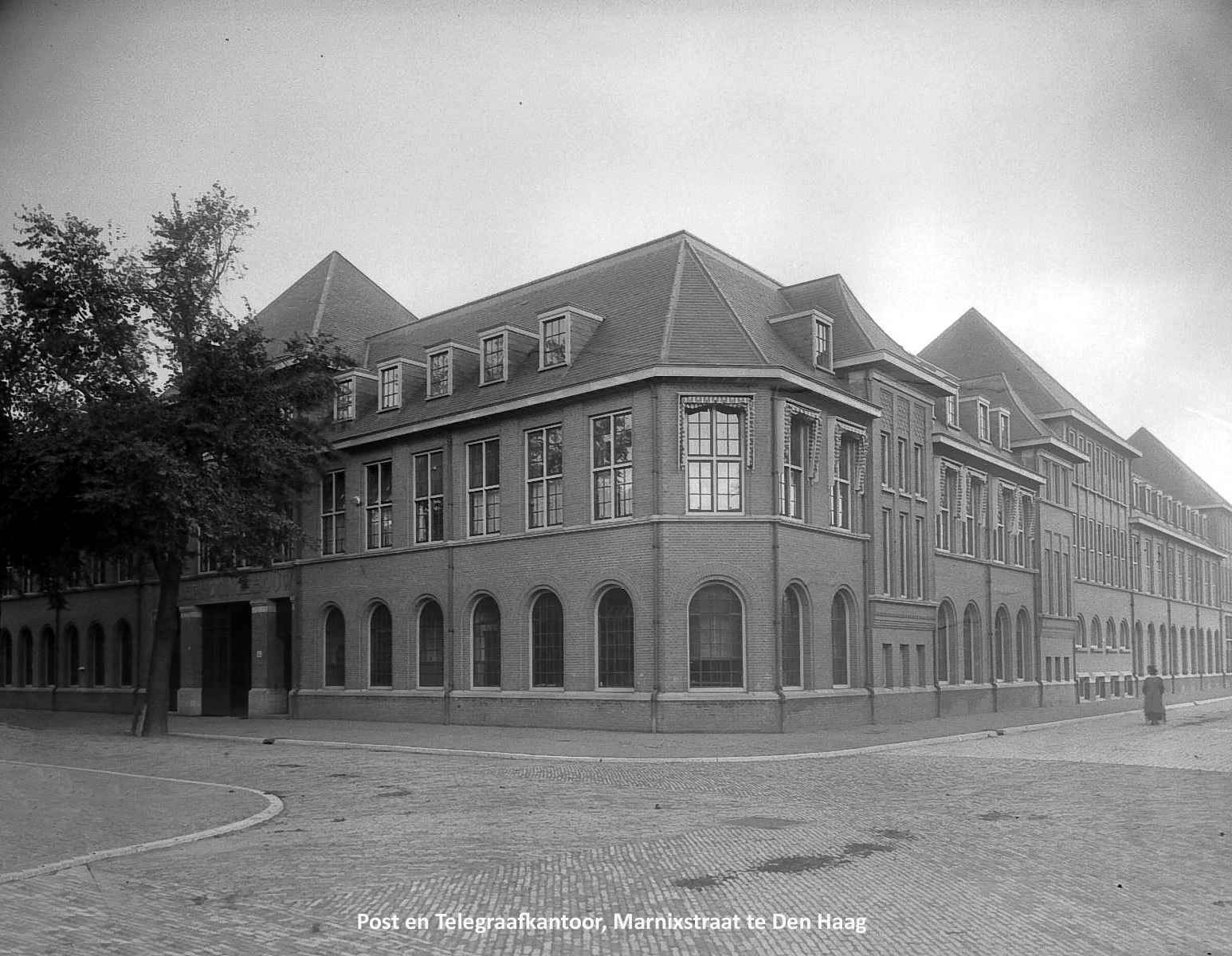 Klik voor foto in apart venster telefoongebouw-marnixstraat-002.jpg