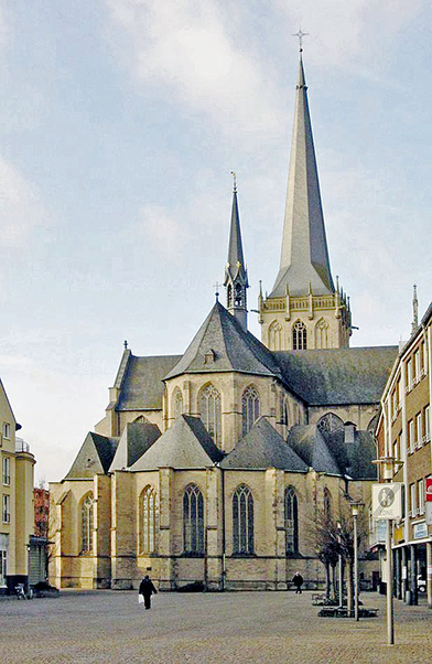 Klik voor foto in apart venster wesel_willibrordi_dom_chor.jpg