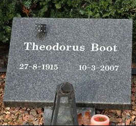 Klik voor foto in apart venster thedorus__theo__boot__1915-2007_.jpg