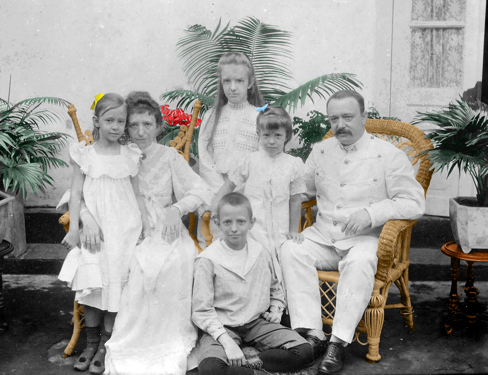 henri_guillaume_dumont_antje__anna__moen___kinderen-1908.png