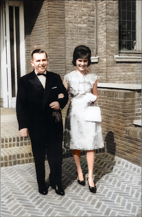 Klik voor foto in apart venster arthur_hendrik_jozef_vansteenkiste_en_petekind__magda_de_baecke-_06-1962_.jpg