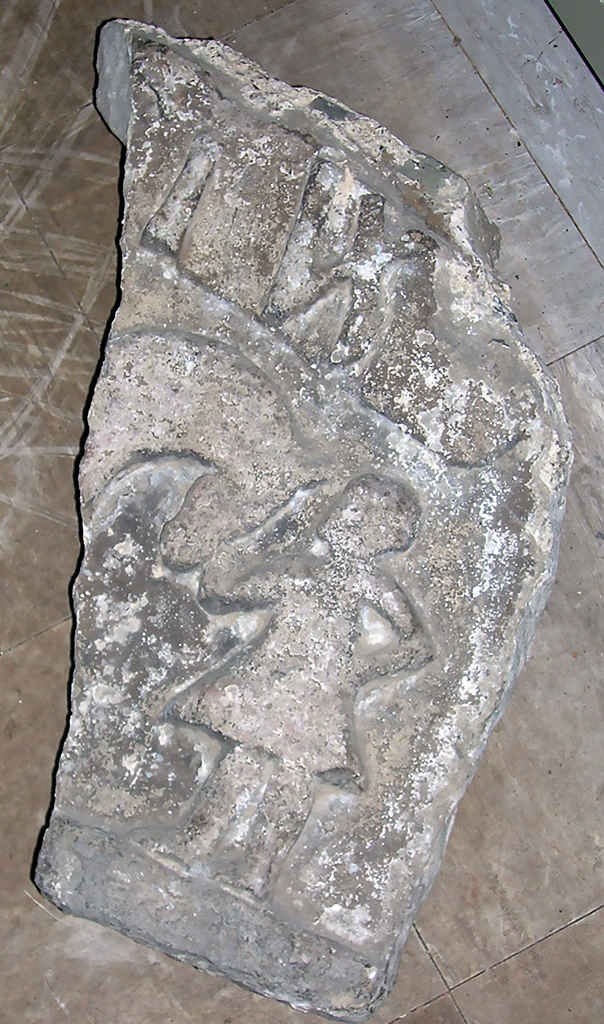 Klik voor foto in apart venster shrine_stone_1.jpg