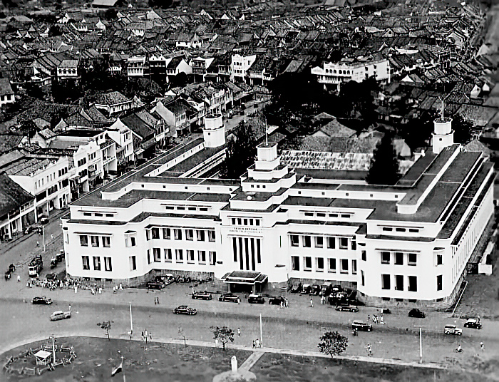 Klik voor foto in apart venster factorij_in_jakarta_1950-1953.jpg